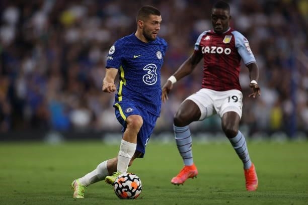 Mateo Kovacic of Chelsea is challenged by Marvelous Nakamba of Aston Villa during the Premier League match between Chelsea and Aston Villa at...