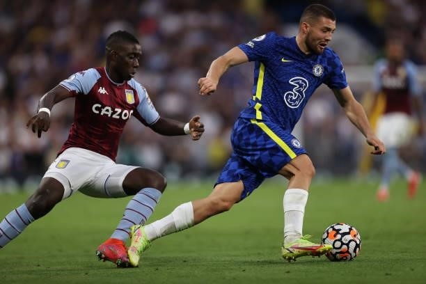 Mateo Kovacic of Chelsea is challenged by Marvelous Nakamba of Aston Villa during the Premier League match between Chelsea and Aston Villa at...