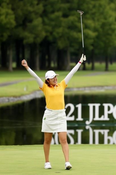 Mone Inami of Japan celebrates winning the tournament on the 18th green during the final round of the JLPGA Championship Konica Minolta Cup at Shizu...