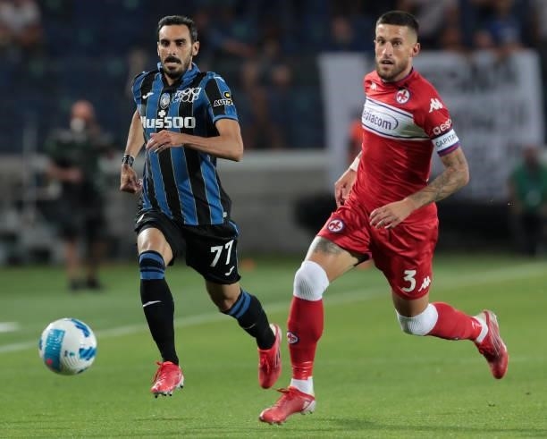 Davide Zappacosta of Atalanta BC in action during the Serie A match between Atalanta BC and ACF Fiorentina at Gewiss Stadium on September 11, 2021 in...