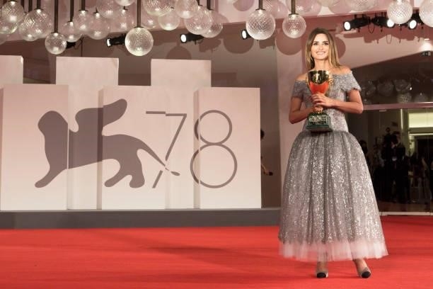Penelope Cruz attends the awards winner photocall during the 78th Venice International Film Festival on September 11, 2021 in Venice, Italy.