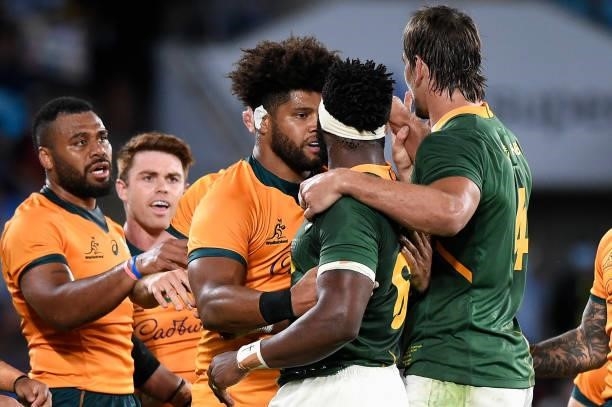 Rob Valetini of the Wallabies and Siya Kolisi of the Springboks exchange words during the Rugby Championship match between the South Africa...