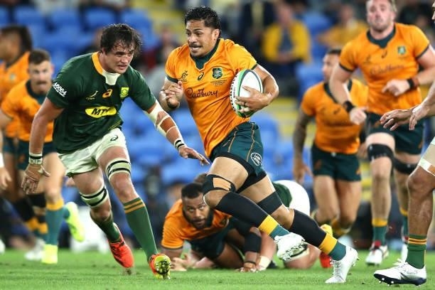Pete Samu of the Wallabies makes a run during the Rugby Championship match between the South Africa Springboks and the Australian Wallabies at Cbus...