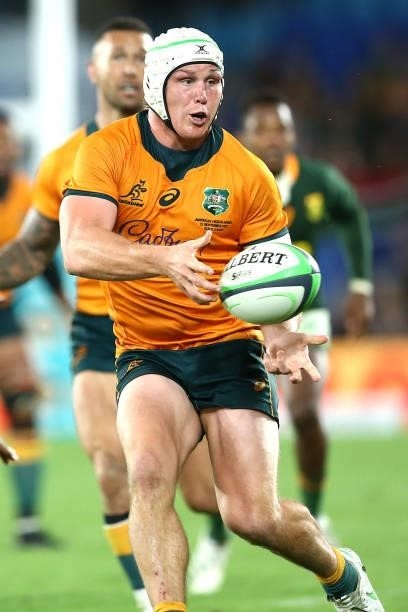 Michael Hooper of the Wallabies passes the ball during the Rugby Championship match between the South Africa Springboks and the Australian Wallabies...