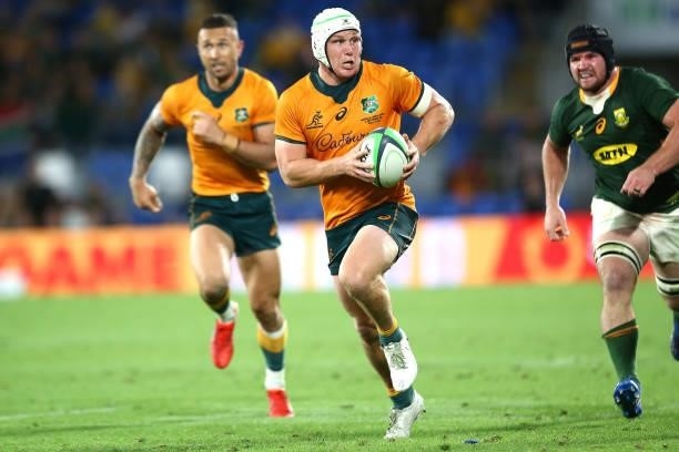 Michael Hooper of the Wallabies makes a run during the Rugby Championship match between the South Africa Springboks and the Australian Wallabies at...