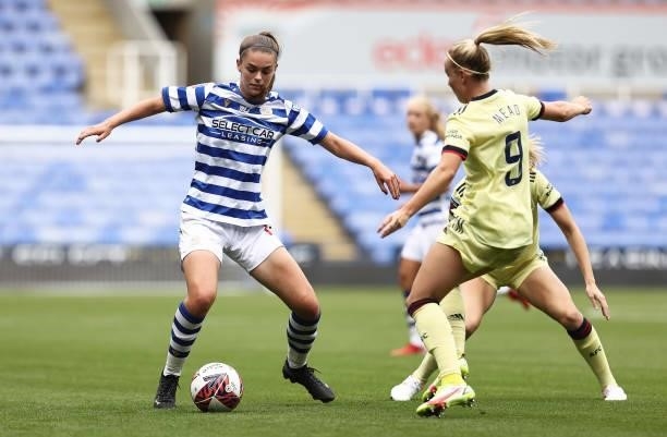 Emma Harries of Reading in possession whilst under pressure from Beth Mead of Arsenal during the Barclays FA Women's Super League match between...