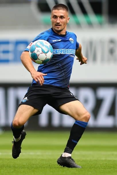 Marcel Mehlem of Paderborn runs with the ball during the Second Bundesliga match between SC Paderborn 07 and FC Schalke 04 at Benteler Arena on...