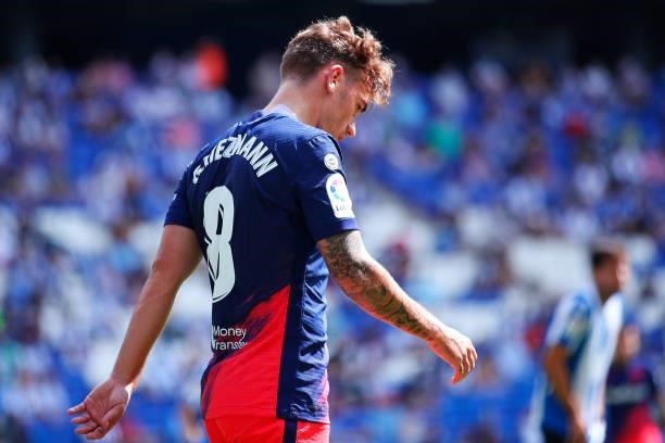 Antoine Griezmann of Atletico de Madrid looks dejected during the LaLiga Santander match between RCD Espanyol and Club Atletico de Madrid at RCDE...