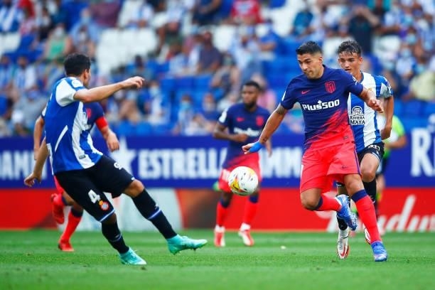 Luis Suarez of Atletico de Madrid challenges for the ball against Leanardo Cabrera of RCD Espanyol during the LaLiga Santander match between RCD...