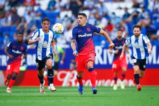 Luis Suarez of Atletico de Madrid runs with the ball during the LaLiga Santander match between RCD Espanyol and Club Atletico de Madrid at RCDE...