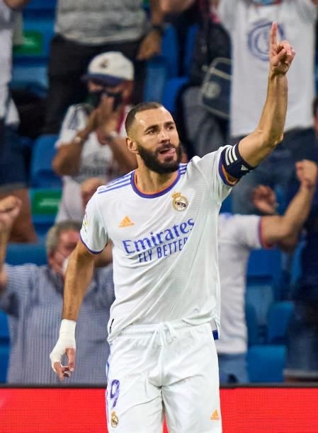 Karim Benzema of Real Madrid CF celebrates after scoring his team's first goal during the La Liga Santander match between Real Madrid CF and RC Celta...