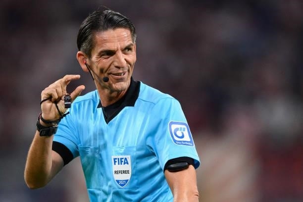 Referee Deniz Aytekin in action during the Bundesliga match between RB Leipzig and FC Bayern München at Red Bull Arena on September 11, 2021 in...