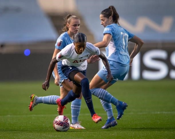 Jessica Naz of Tottenham Hotspur in action with Georgia Stanway and Janine Beckie of Manchester City during the Barclays FA Women's Super League...