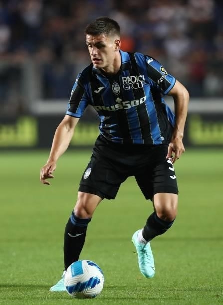 Joakim Maehle of Atalanta BC in action during the Serie A match between Atalanta BC and ACF Fiorentina at Gewiss Stadium on September 11, 2021 in...