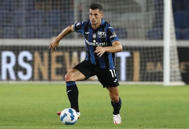 Remo Freuler of Atalanta BC in action during the Serie A match between Atalanta BC and ACF Fiorentina at Gewiss Stadium on September 11, 2021 in...