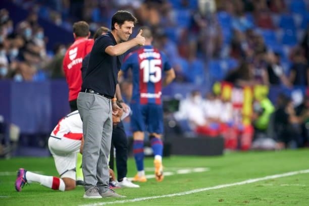 Andoni Iraola, Manager of Rayo Vallecano reacts during the La Liga Santander match between Levante UD and Rayo Vallecano at Ciutat de Valencia...