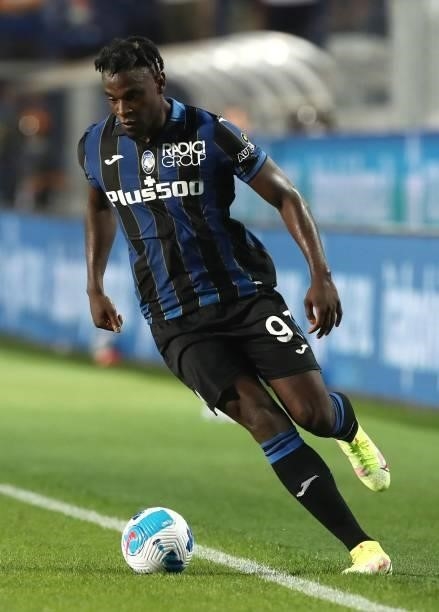 Duvan Zapata of Atalanta BC in action during the Serie A match between Atalanta BC and ACF Fiorentina at Gewiss Stadium on September 11, 2021 in...