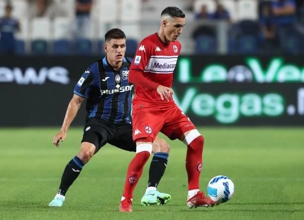 Jose’ Callejon of ACF Fiorentina competes for the ball with Joakim Maehle of Atalanta BC during the Serie A match between Atalanta BC and ACF...