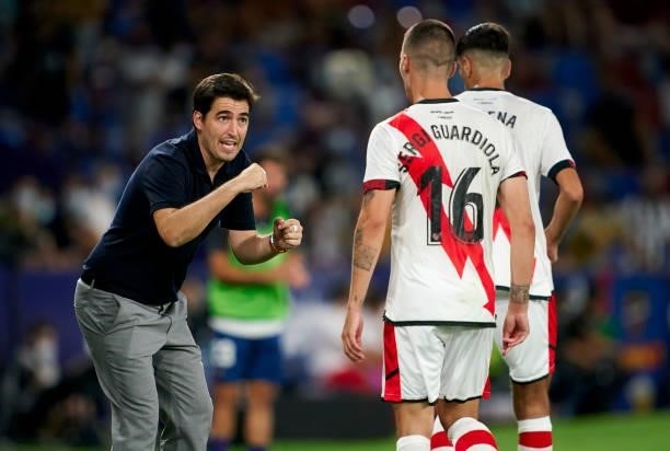 Andoni Iraola, Manager of Rayo Vallecano reacts during the La Liga Santander match between Levante UD and Rayo Vallecano at Ciutat de Valencia...