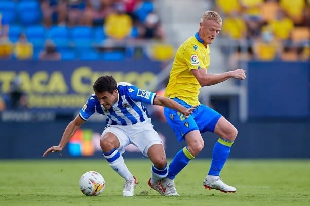 Jens Jonsson of Cadiz CF competes for the ball with Aritz Elustondo of Real Sociedad during the LaLiga Santander match between Cadiz CF and Real...