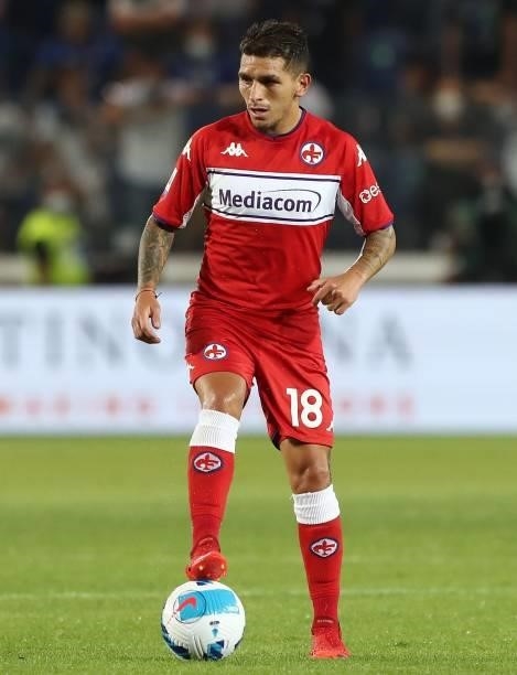 Lucas Torreira of ACF Fiorentina in action during the Serie A match between Atalanta BC and ACF Fiorentina at Gewiss Stadium on September 11, 2021 in...