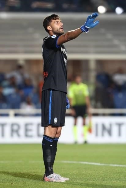 Marco Sportiello of Atalanta BC gestures during the Serie A match between Atalanta BC and ACF Fiorentina at Gewiss Stadium on September 11, 2021 in...
