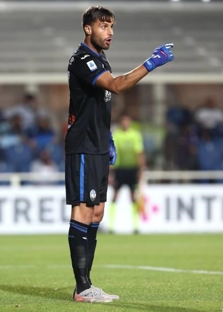 Marco Sportiello of Atalanta BC gestures during the Serie A match between Atalanta BC and ACF Fiorentina at Gewiss Stadium on September 11, 2021 in...