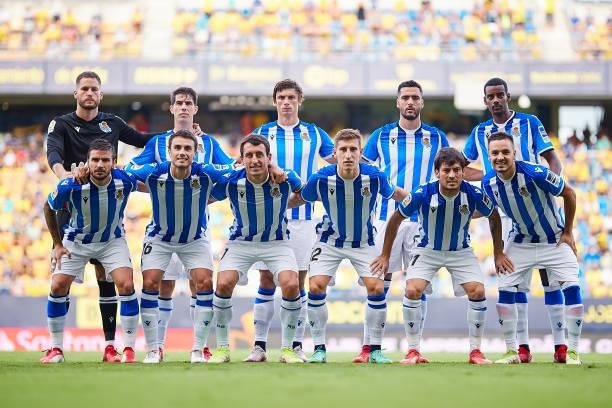 Players of Real Sociedad pose for a team photo during the LaLiga Santander match between Cadiz CF and Real Sociedad at Estadio Nuevo Mirandilla on...