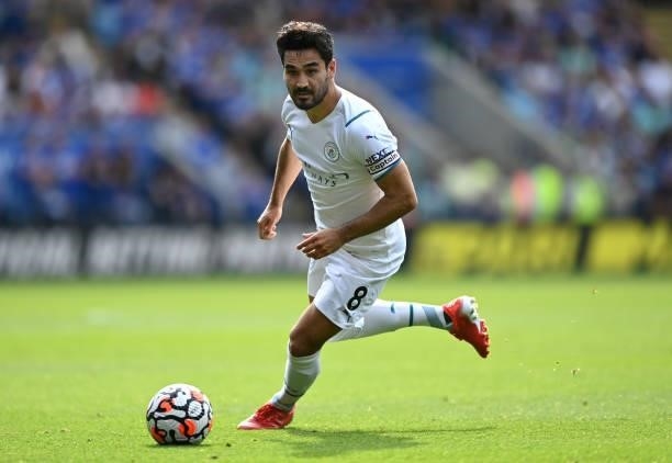 Ilkay Gundogan of Manchester City runs with the ball during the Premier League match between Leicester City and Manchester City at The King Power...