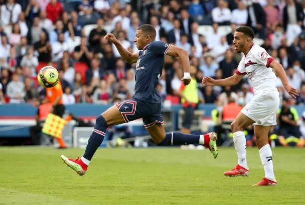 Kylian Mbappe of PSG, Akim Zedadka of Clermont during the Ligue 1 Uber Eats match between Paris Saint-Germain and Clermont Foot 63 at Parc des...