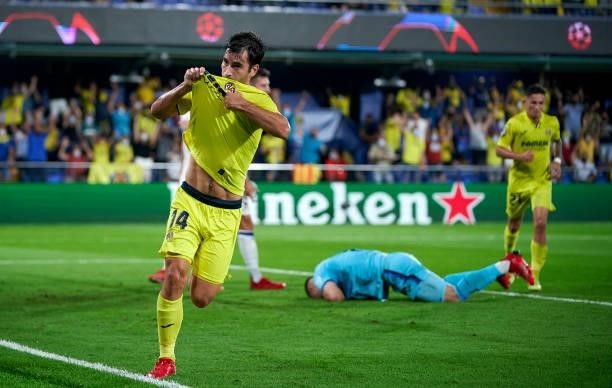 Manuel Trigueros of Villarreal celebrates after scoring his team's first goal during the UEFA Champions League group F match between Villarreal CF...