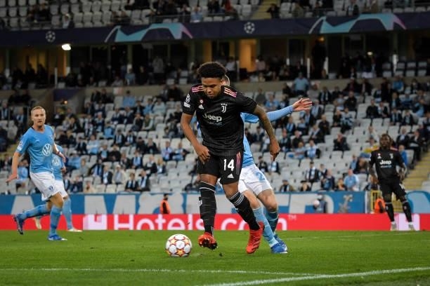 Weston McKennie of Juventus controls the ball during the UEFA Champions League group H match between Malmo FF and Juventus at Eleda Stadium on...