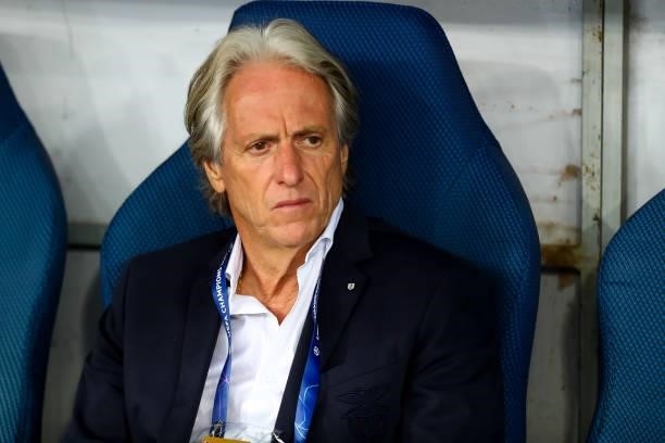 Jorge Jesus coach of Benfica looks on during the UEFA Champions League match between FC Dynamo Kiev and SL Benfica at NSC Olimpiyskyi on September...