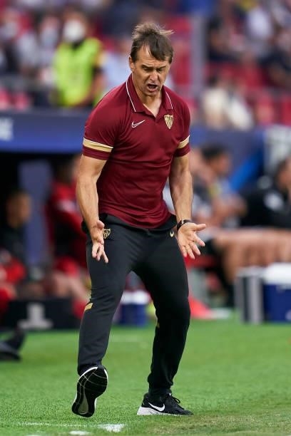 Julen Lopetegui, Manager of Sevilla FC reacts during the UEFA Champions League group G match between Sevilla FC and RB Salzburg at Estadio Ramon...