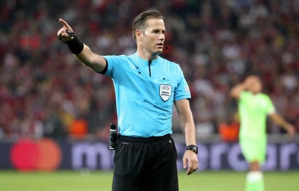 Referee Danny Makkelie of Netherlands during the UEFA Champions League group G match between Lille OSC (LOSC and VfL Wolfsburg at Stade Pierre-Mauroy...
