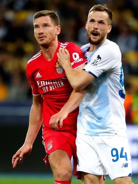 Jan Vertonghen of Benfica and Tomasz Kedziora of Dynamo Kiev during the UEFA Champions League match between FC Dynamo Kiev and SL Benfica at NSC...