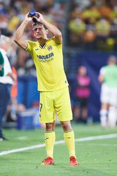 Gerard Moreno of Villarreal looks on during the UEFA Champions League group F match between Villarreal CF and Atalanta at Estadio de la Ceramica on...