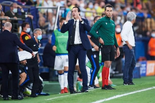 Unai Emery of Villarreal CF reacts during the UEFA Champions League group F match between Villarreal CF and Atalanta at Estadio de la Ceramica on...