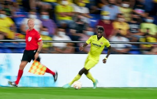 Boulaye Dia of Villarreal runs with the ball during the UEFA Champions League group F match between Villarreal CF and Atalanta at Estadio de la...