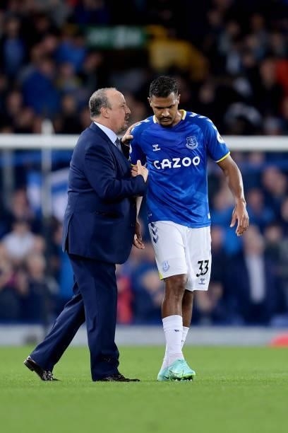 Rafael Benitez manager of Everton speaks to Solomon Rondon during the Premier League match between Everton and Burnley at Goodison Park on September...
