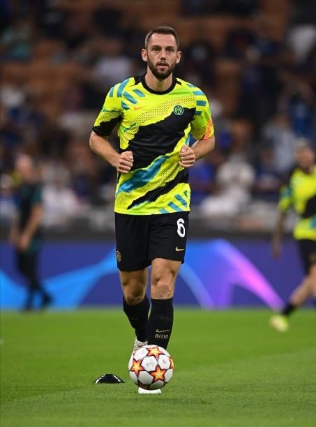 Stefan de Vrij of FC Internazionale warms up ahead of the UEFA Champions League group D match between Inter and Real Madrid at Giuseppe Meazza...