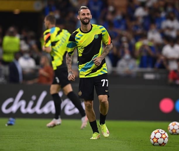 Marcelo Brozovic of FC Internazionale warms up ahead of the UEFA Champions League group D match between Inter and Real Madrid at Giuseppe Meazza...