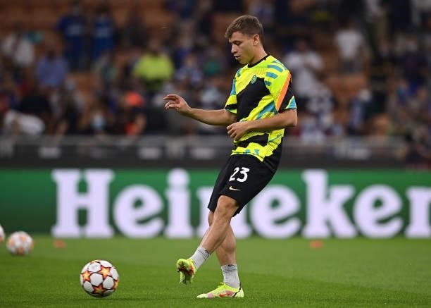 Nicolo Barella of FC Internazionale warms up before the UEFA Champions League group D match between Inter and Real Madrid at Giuseppe Meazza Stadium...