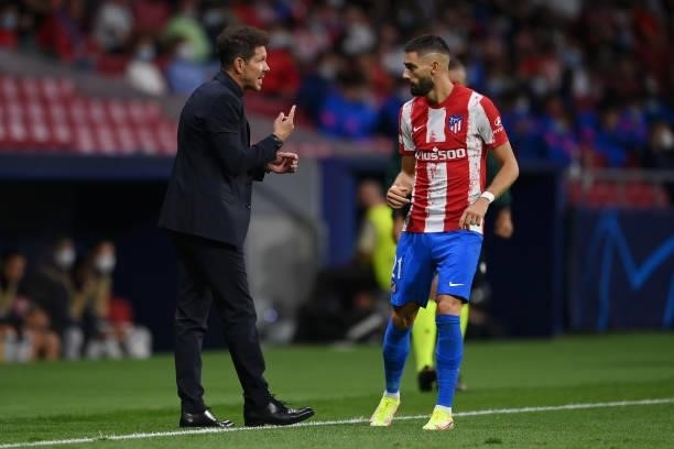 Diego Simeone, Head Coach of Atletico Madrid interacts with Yannick Ferreira Carrasco of Atletico Madrid during the UEFA Champions League group B...