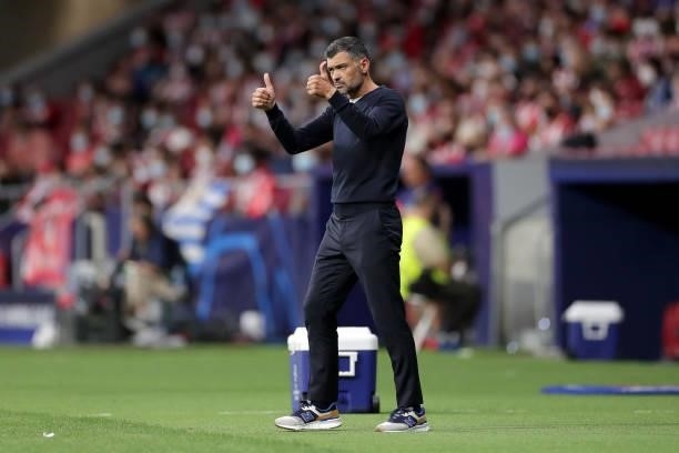 Sergio Conceicao, Head Coach of FC Porto reacts during the UEFA Champions League group B match between Atletico Madrid and FC Porto at Wanda...