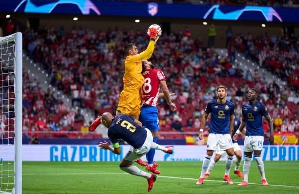 Felipe Augusto De Almeida Monteiro of Atletico Madrid competes for the ball with Diogo Costa of FC Porto during the UEFA Champions League group B...