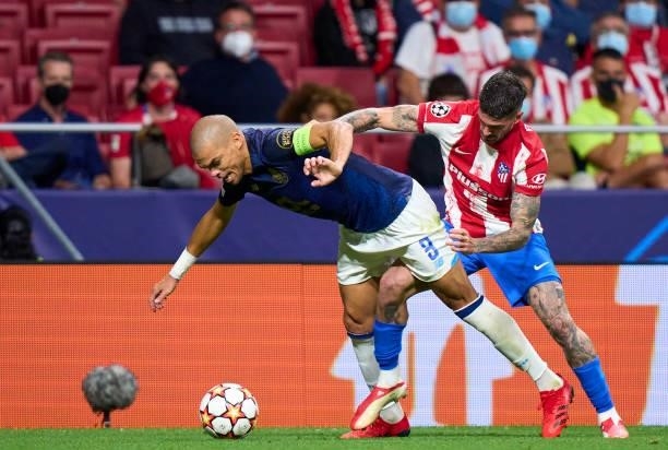 Rodrigo Javier de Paul of Atletico Madrid competes for the ball with Pepe of FC Porto during the UEFA Champions League group B match between Atletico...