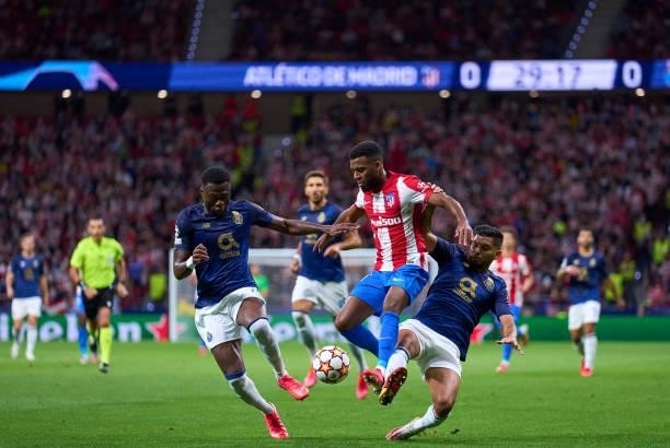 Thomas Lemar of Atletico Madrid competes for the ball with Jesus Manuel Corona Ruiz of FC Porto during the UEFA Champions League group B match...