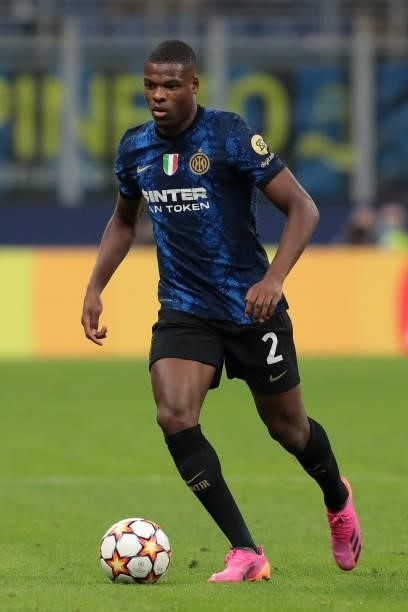 Denzel Dumfries of FC Internazionale in action during the UEFA Champions League group D match between Inter and Real Madrid at Giuseppe Meazza...