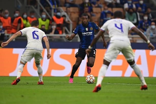 Denzel Dumfries of FC Internazionale in action during the UEFA Champions League group D match between Inter and Real Madrid at Giuseppe Meazza...
